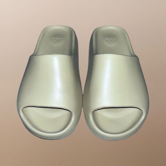 Youth Adidas Yeezy Bone Slides Resin Size Big Kid 6 (Cut Small - Fits BK Size 4) - Picture 2 of 8
